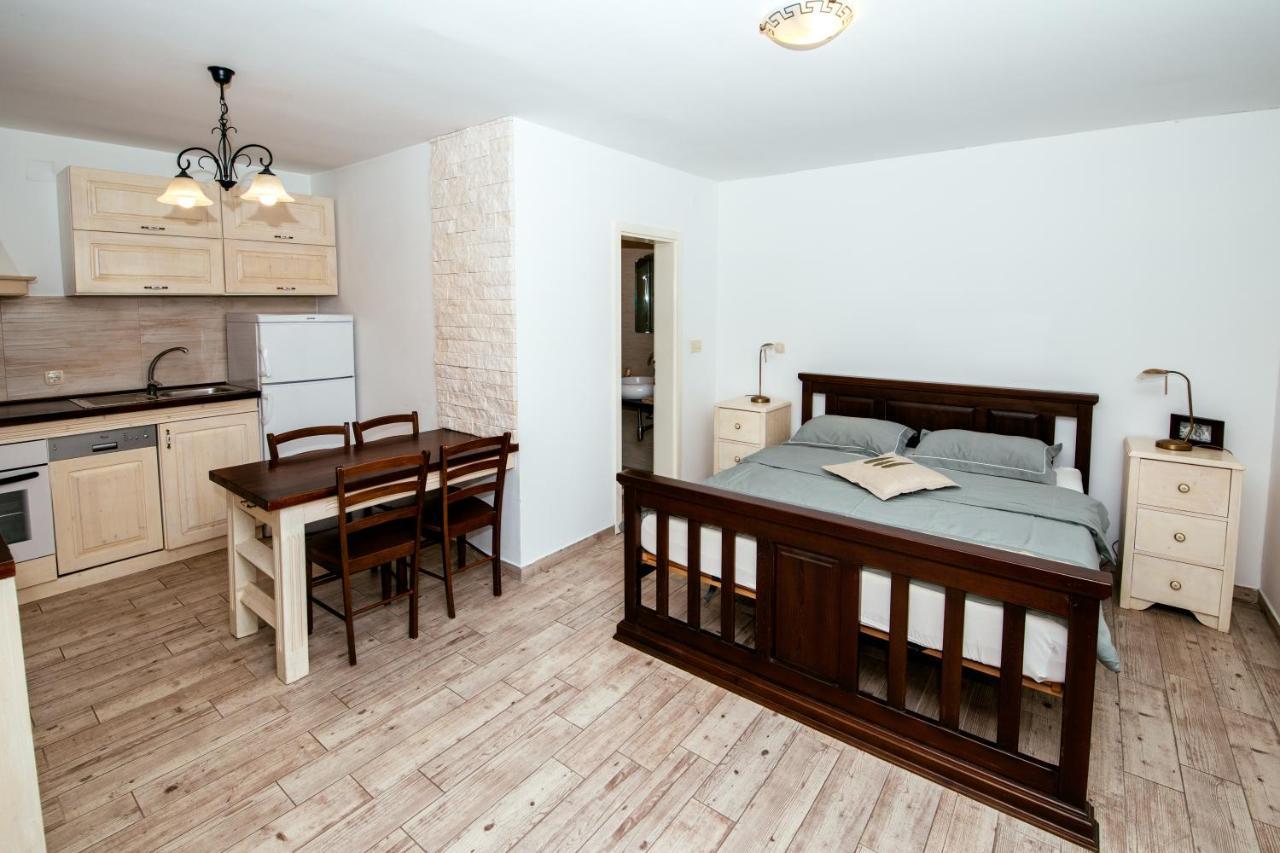M&M Apartments Biograd Na Moru Buitenkant foto