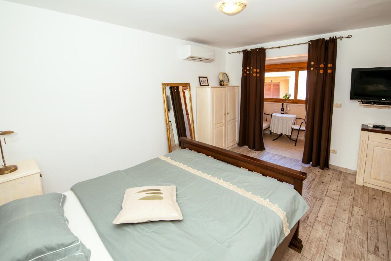 M&M Apartments Biograd Na Moru Buitenkant foto